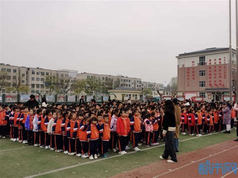 珍爱生命，预防踩踏——济南市莱芜第二实验小学一年级开展防踩踏应急疏散演练 莱芜杂谈 莱芜论坛 莱芜都市网旗下论坛 Powered