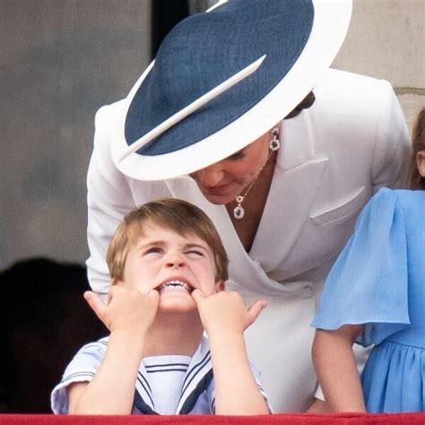 Kate Middleton Habla Con El Pr Ncipe Luis En Trooping The Colour Por El