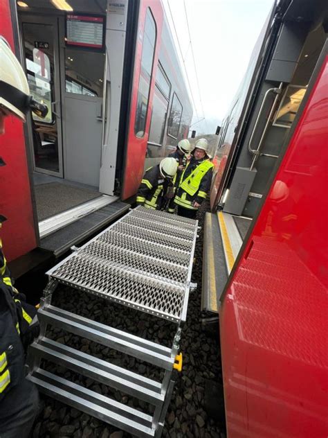 Technischer Defekt Legt Zug Auf Freier Strecke Lahm Feuerwehr