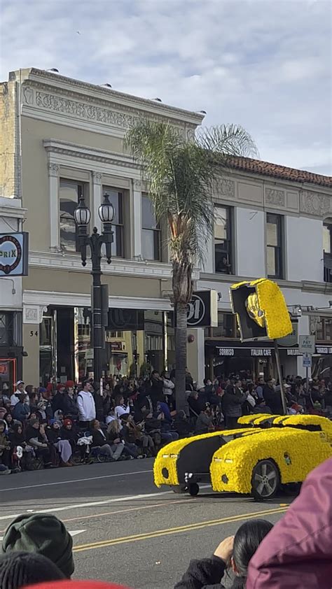 Bumblebee at the 2023 Pasadena Rose Parade : r/transformers