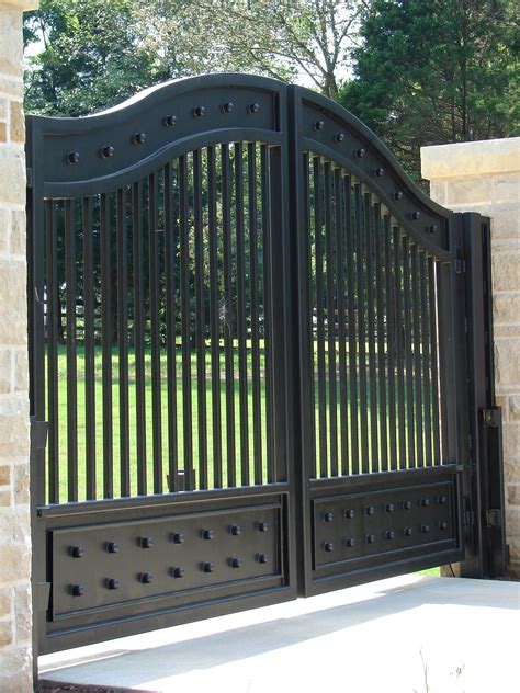 30 Awesome Driveway Gate Ideas To Impress Your Guests