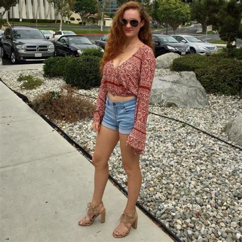 8 Hot Sexy Ellie Darcey Alden Bikini Pics