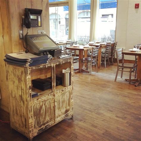 Restaurant Waiter Stations Setup