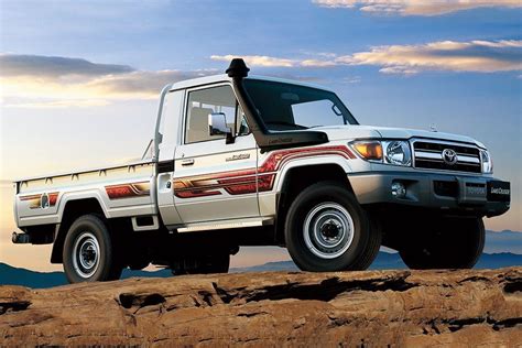 Discontinued Toyota Land Cruiser Pickup Features & Specs | Zigwheels