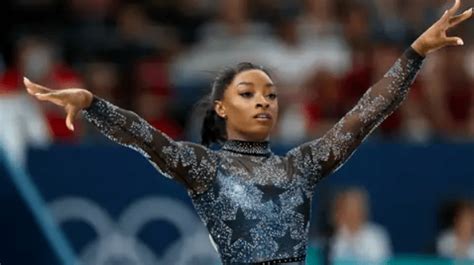 Video El Traje De Simone Biles De Seis Mil Cristales De Swarovski Que