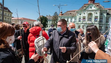 Akcija Posadi Svoj Hlad U Zrenjaninu Podeljeno Stotinu Sadnica Belog