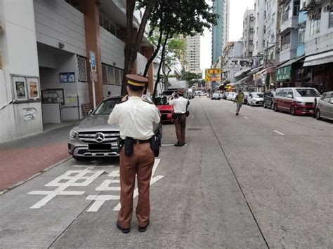 警西九龍總區打擊違泊發1700張牛肉乾拖走14車