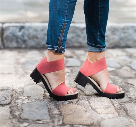 Best Sandals for Flat Feet | The Strategist