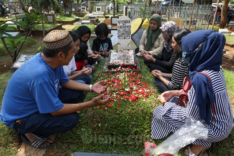 Tradisi Ziarah Kubur Saat Lebaran