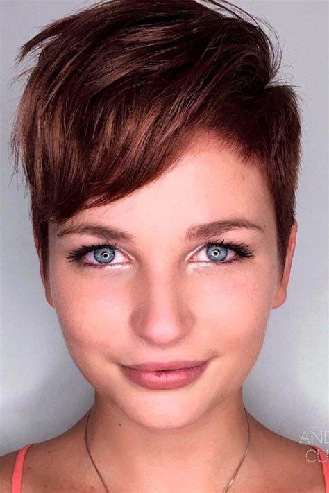 55 Best Short Hairstyles For Round Faces