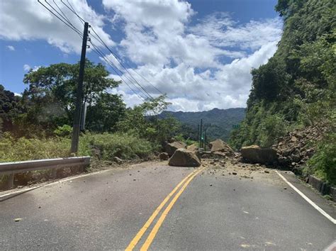 苗栗126縣道山壁崩落 多顆巨石擋道交通中斷 生活 自由時報電子報