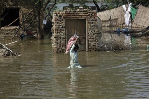 Pakistan Flood Photos Hd Images Pictures News Pics Oneindia