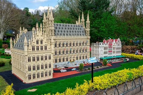 O Modelo De LEGO Da Cidade De Leuvin De Bélgica Indicou No Miniland Do