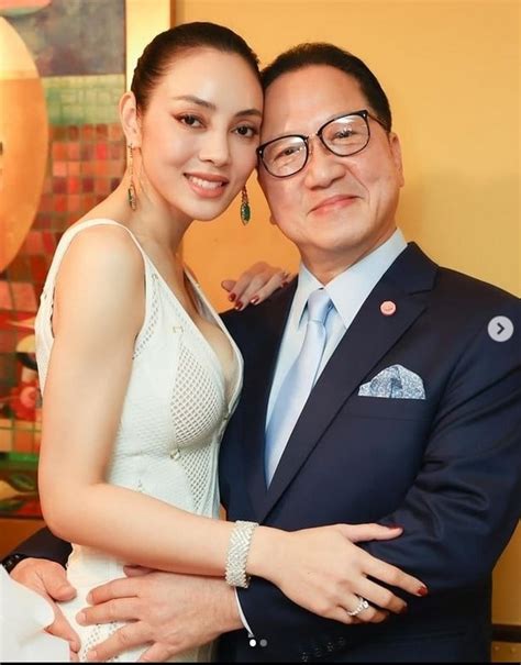 'ตั๊ก บงกช' โชว์ทะเบียนสมรส หลังถูกกล่าวหาเป็นเมียน้อย 'เจ้าสัวบุญชัย'