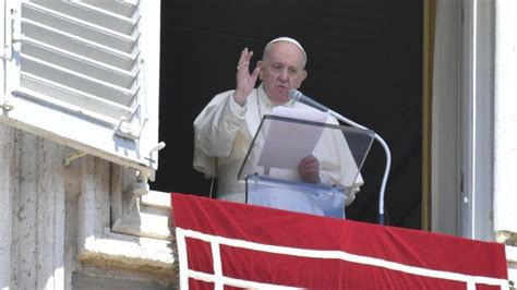 Papež Frančišek Jezus je resnični Pastir ki brani pozna in ljubi