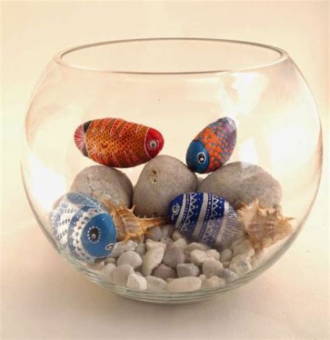 Decorate the Outside of your Fish Tank with Pebbles - Decor Tips