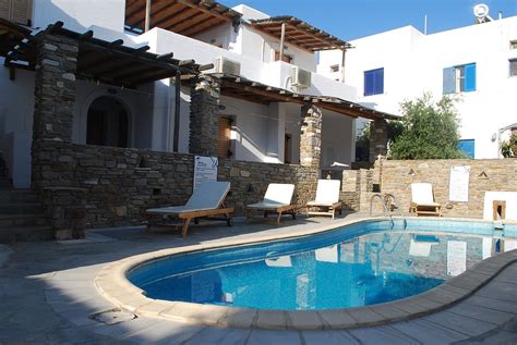 SIROCO'S ROOMS AND STUDIOS - Prices & Hotel Reviews (Parikia, Greece)