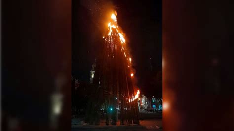 Video Se Incendia Rbol De Navidad Instalado En Plaza Central De