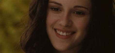 post a picture of bella smiling;) - Bella Swan Answers - Fanpop