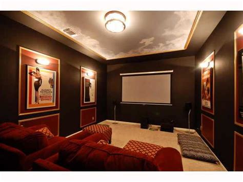 I love the idea of having an elegant fancy movie theater in the home ...