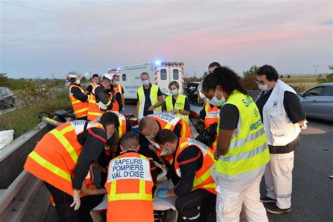 Val d Oise Un motard dans un état grave après une collision avec un