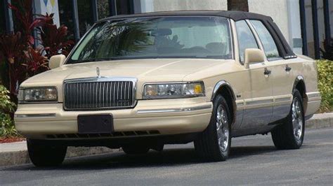 Buy Used Lincoln Town Car Signature Series With Just