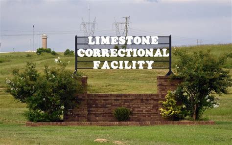 Alabama prison inmate falls to his death, investigation underway - al.com