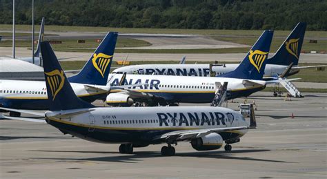 Aereo Ryanair Ha Problemi Alla Coda Atterraggio D Emergenza A Pisa