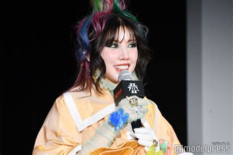 画像153 仲里依紗、ド派手ヘアメイク＆衣装で登場 撮影に本音吐露しキャスト沸く＜今際の国のアリス シーズン2＞ モデルプレス