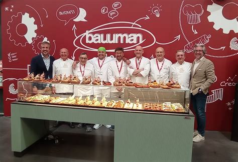 Los Panaderos Y Pasteleros Valencianos Ense An C Mo Se Hacen Las Cocas