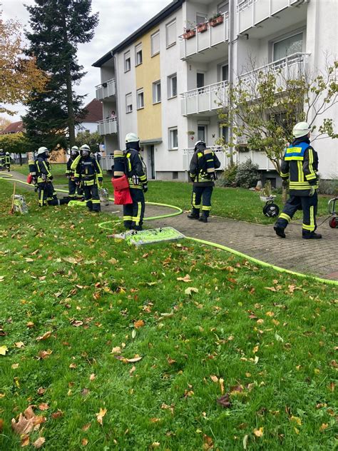 Fw En Zimmerbrand In Hattingen Zwei Personen Verletzt Presseportal