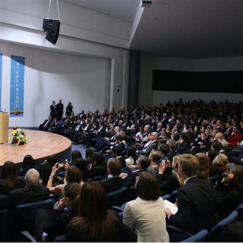 Foto Del Discurso Presidente De Alemania En Un Espacio Racializado