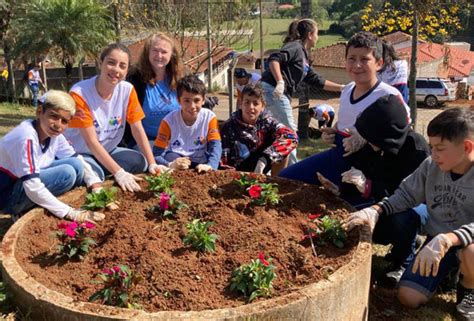 Escola de Divinolândia recebe ação voluntária da Alcoa Poços Jornal