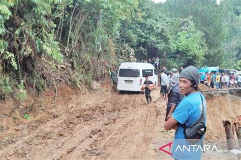 Akses Jalan Lintas Padang Solok Selatan Sudah Bisa Dilalui Pengendara