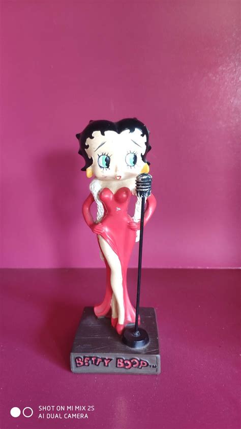 Boneca Coleção Betty Boop Cantora Cacareco Savat Editora Usado