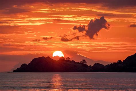 Beautiful Golden Orange Sunset Over The Ocean 3155085 Stock Photo At