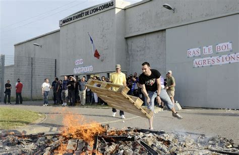 S Curit Surpopulation Carc Rale Record Avec D Tenus Au Er Juin