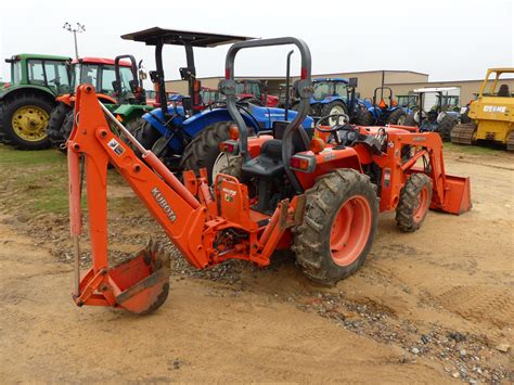 Id Kubota L Tractor Open Wd W La Loader Bucket And