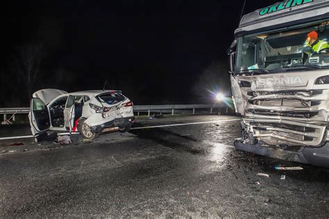 Tödlicher Unfall auf A7 Autofahrer stirbt nach Kollision mit LKW bei