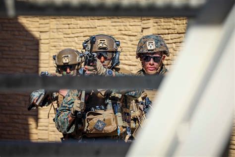 Dvids Images 2nd Battalion 1st Marines Conduct A Simulated Air Assault Raid Image 4 Of 11