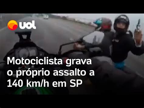 Motociclista Grava O Pr Prio Assalto Em Alta Velocidade Em Rodovia