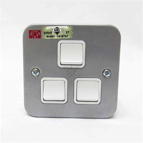 Ums 231m 1w 10amp 3 Gang Metal Clad Switch Surface Type Sirim Grey