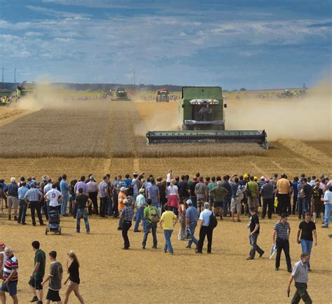 Fendt Record Di Presenze Per Il Feldtag 2014 Di Wadenbrunn