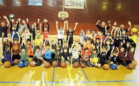 DANS LA PRESSE un encadrement de qualité pour les jeunes basketteurs