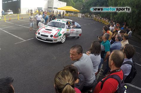 RALLY TER Curiosos acompanham equipas nas verificações TVN