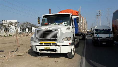 Chiclayo Movilidad escolar con 17 menores chocan con tráiler y salvan