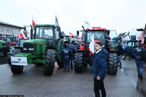 Ponad Traktor W Jedzie Do Warszawy Agrounia Zaczyna Protest Wp