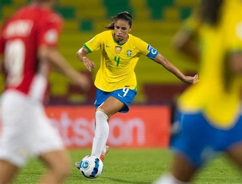 Zagueira Baiana Rafaelle Souza é Convocada Para A Seleção Brasileira