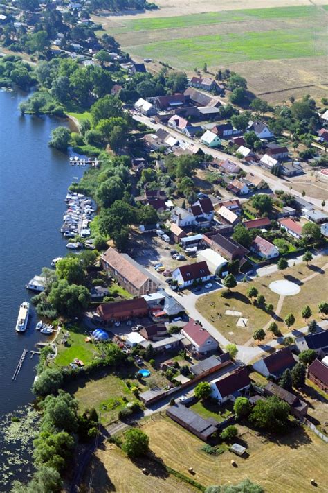 Gr Tz Von Oben Dorfkern An Den Fluss Uferbereichen Der Havel In