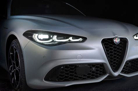 ALFA ROMEO GIULIA ET STELVIO 2023 DU TONALE DANS LE REGARD AUTO MAG